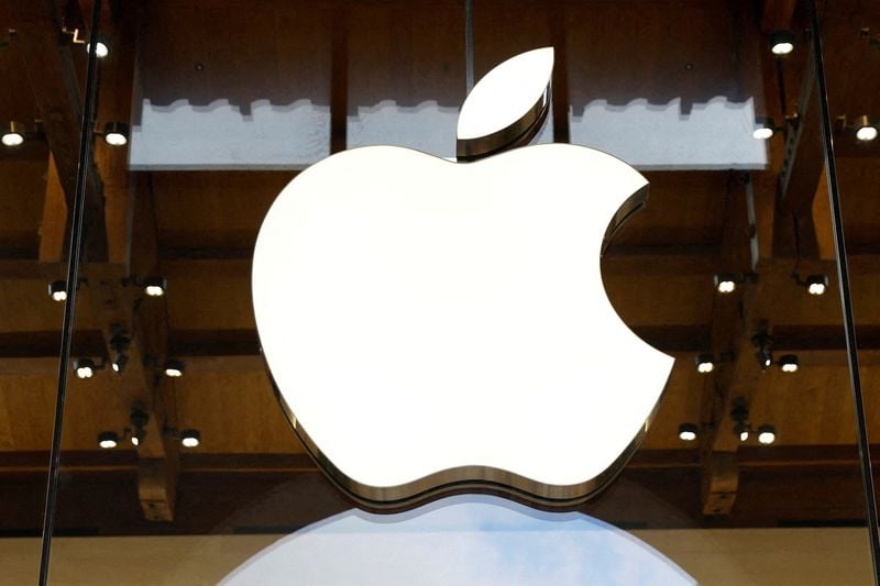 Trump says Apple to work with Intel to manufacture chips in US trump says apple to work with intel to manufacture chips in us